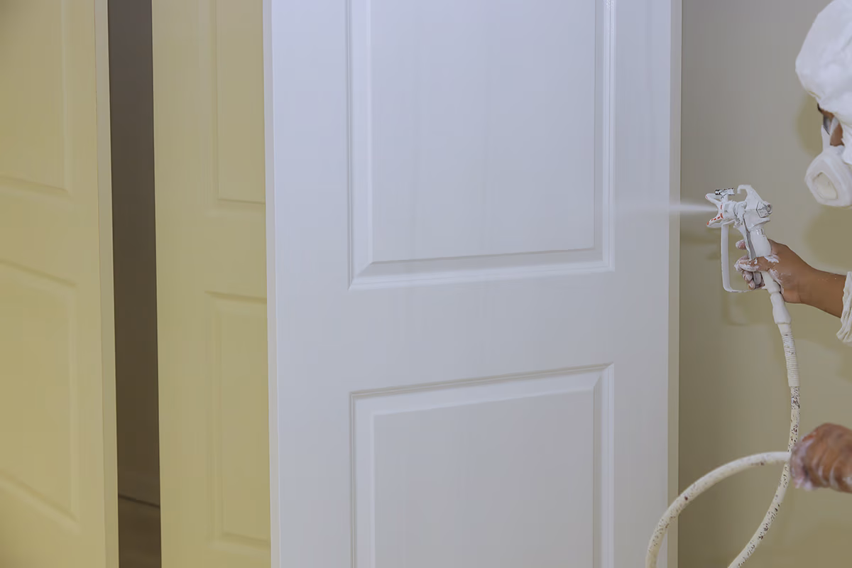 lacado-de-puertas-en-blanco