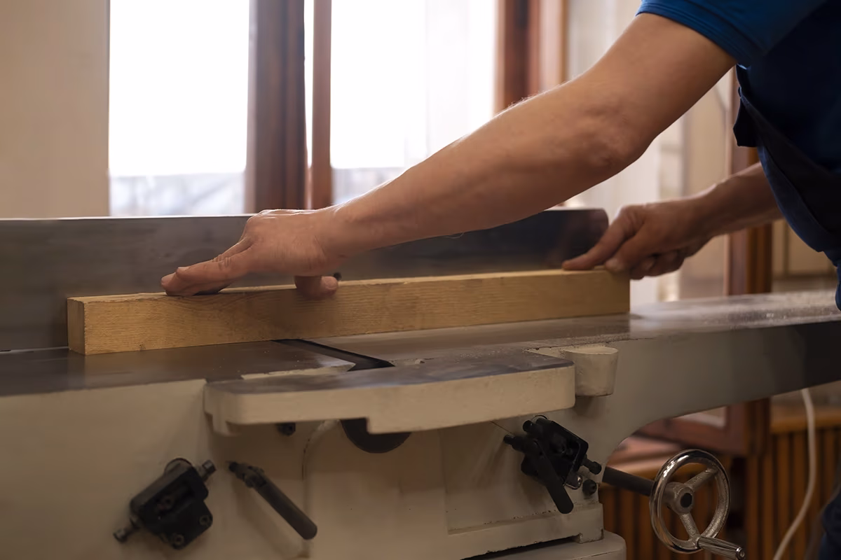 trabajando-la-madera-carpinteria-en-cordoba